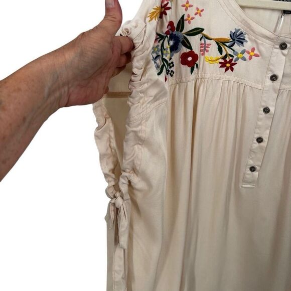 Davi & Dani Embroidered Floral Boho Oversized Sleeveless Top Cream Size 2XL NWT - Picture 5 of 11